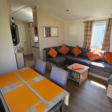 Kp Holiday Home Corton  Exteriör bild